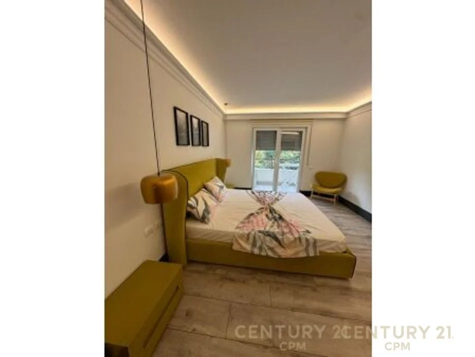 Tirane, jepet me qera apartament 3+1 Kati 3, 170 m² 1.700 € (TEG)