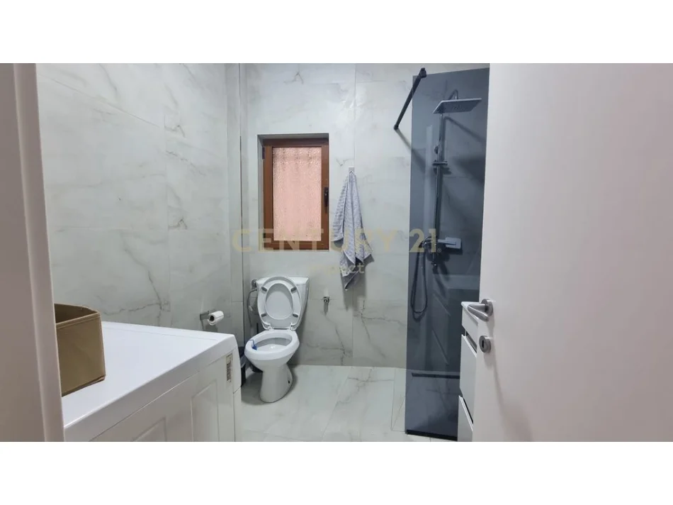 Tirane, jepet me qera apartament 2+1 Kati 1, 80 m² 800 € (Restorant Durrësi)