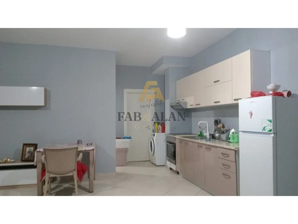 Tirane, shes apartament 1+1 Kati 5, 74 m² 95.000 € (Fresku)