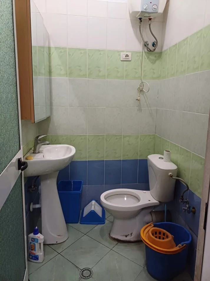 Tirane, jepet me qera zyre , 28 m² 30.000  lek (Bul Gjergj Fishta k1)