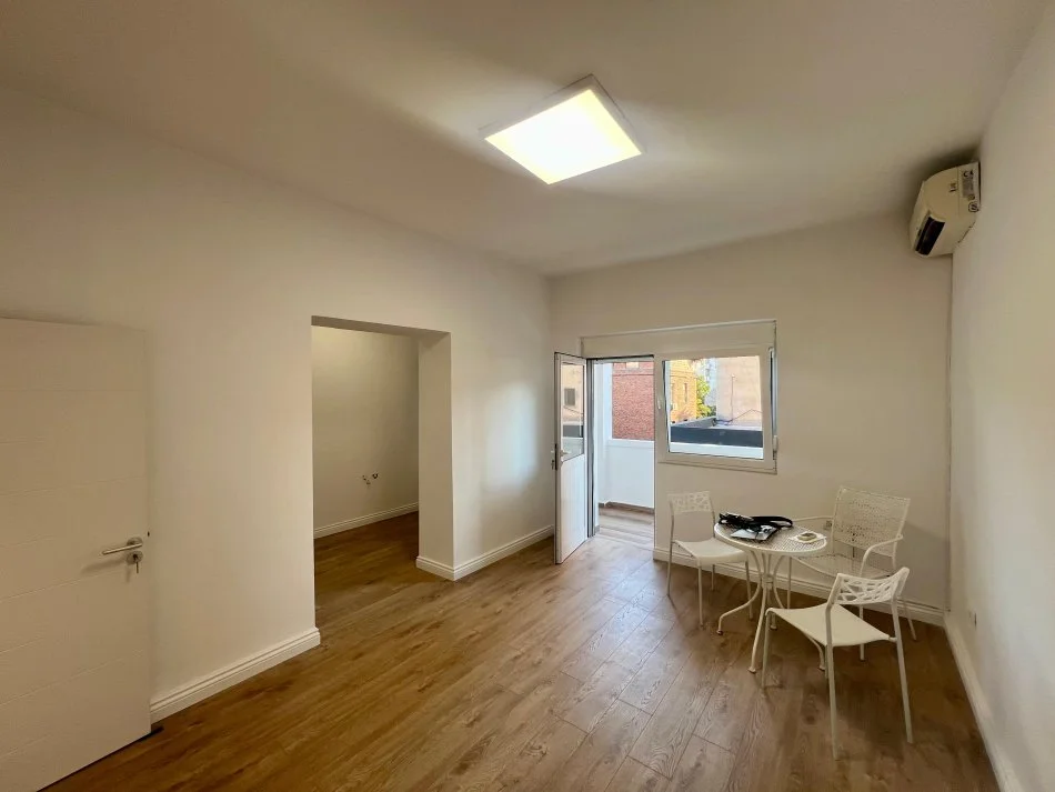 Tirane, jepet me qera zyre Kati 3, 110 m² 900 € (rruga sami frasheri)