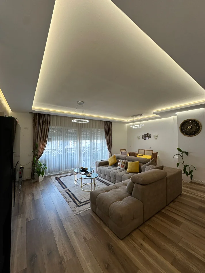 Tirane, shitet apartament 2+1 , 170 m² 498.000 € (liqeni thate)