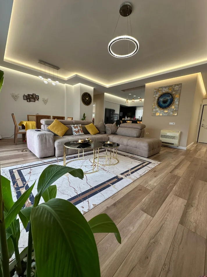 Tirane, shitet apartament 2+1 , 170 m² 498.000 € (liqeni thate)