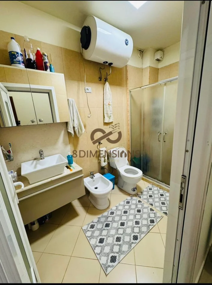 Tirane, jepet me qera apartament 1+1+Ballkon Kati 1, 70 m² 650 € (kodra e diellit)