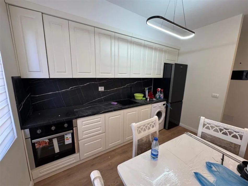 Shqiperi, jepet me qera apartament 1+1 Kati 2, 60 m² 650 € 