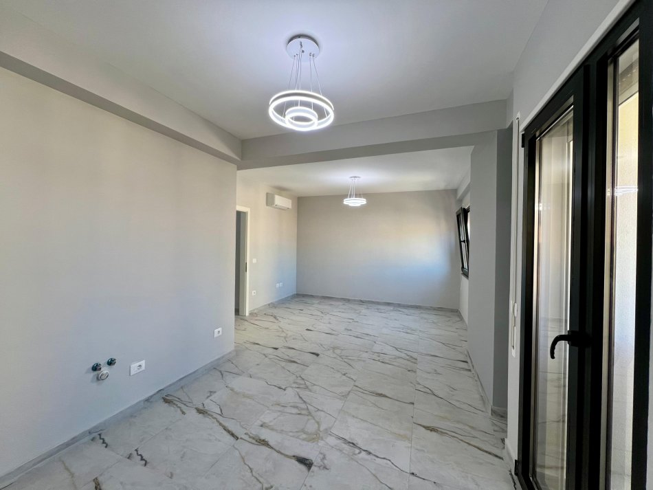 Tirane, jepet me qera apartament 1+1 Kati 3, 74 m² 500 € (Shkolla e Baletit)