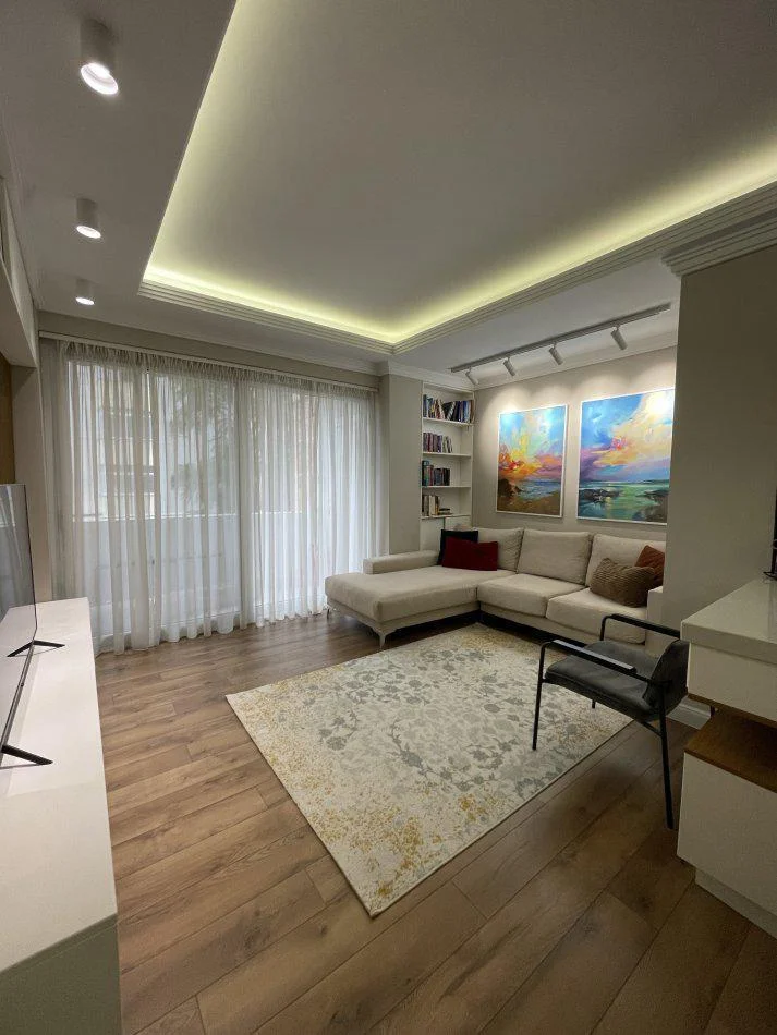 Tirane, jepet me qera apartament 2+1+Ballkon Kati 3, 83 m² 750 € (rruga Arkitekt Kasemi)