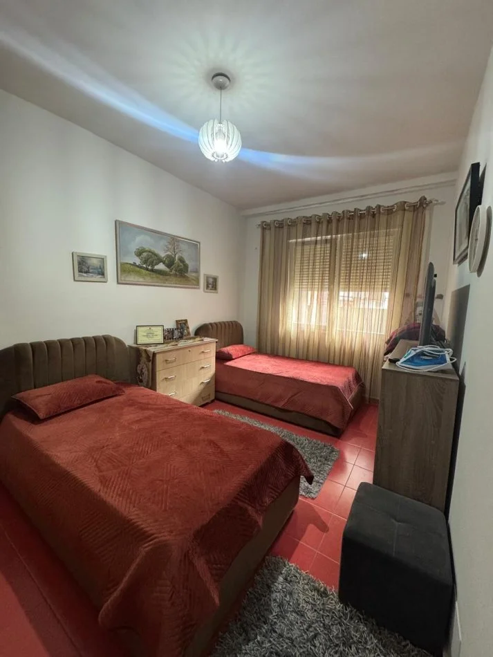 Tirane, shitet apartament 1+1 , 70 m² 