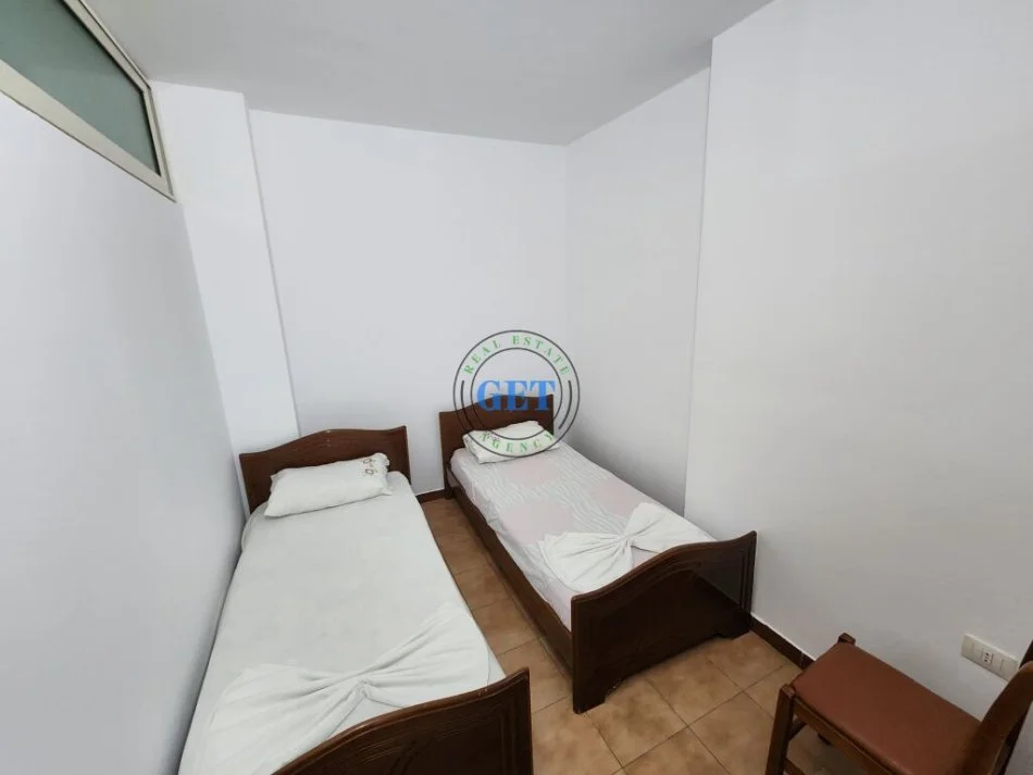 Durres, jepet me qera apartament 1+1 Kati 2, 60 m² 300 € (Shkembi i Kavajes)