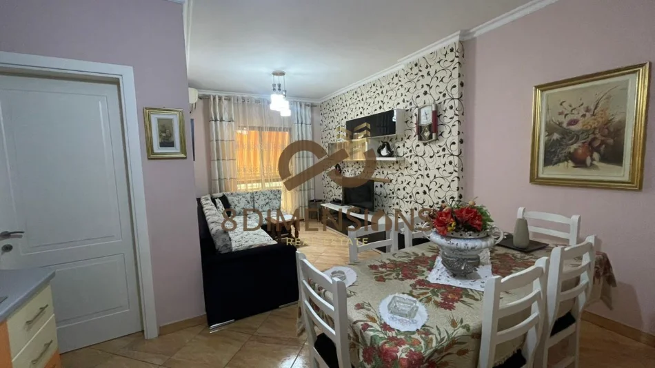 Tirane, jepet me qera apartament 2+1+Ballkon Kati 4, 80 m² 500 € (astir)