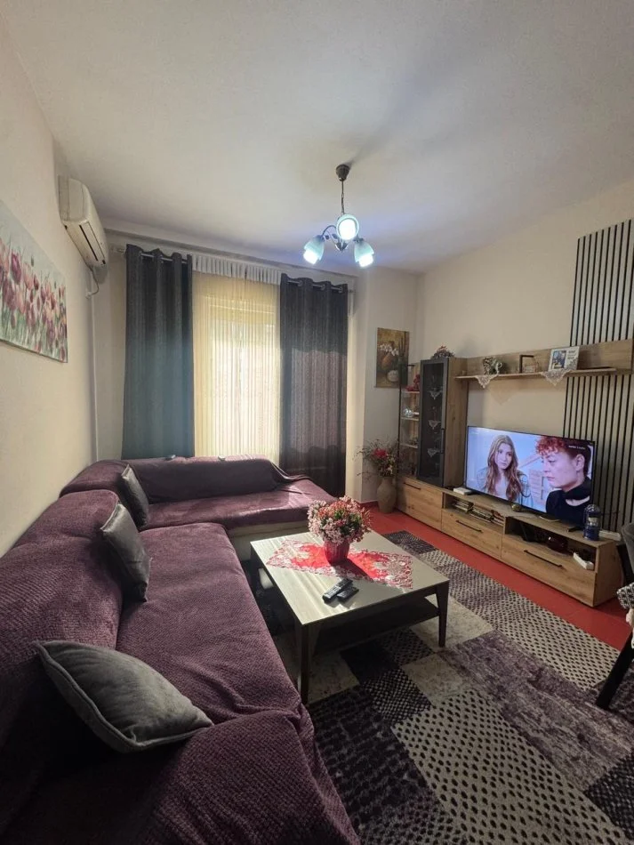 Tirane, shitet apartament 1+1 , 70 m² 