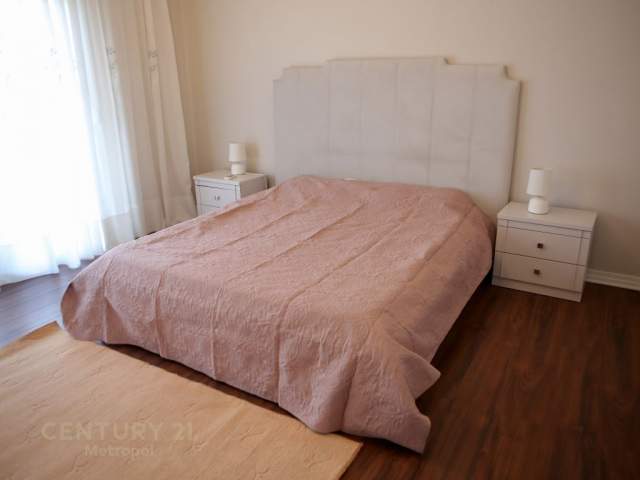 Tirane, jepet me qera Vile 2+1 Kati 2, 115 m² 1.000 Euro (prane liqenit)