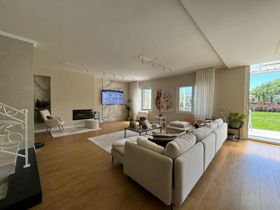 Tirane, shitet Vile 2 Katshe , 350 m² 500.000 € (teg)