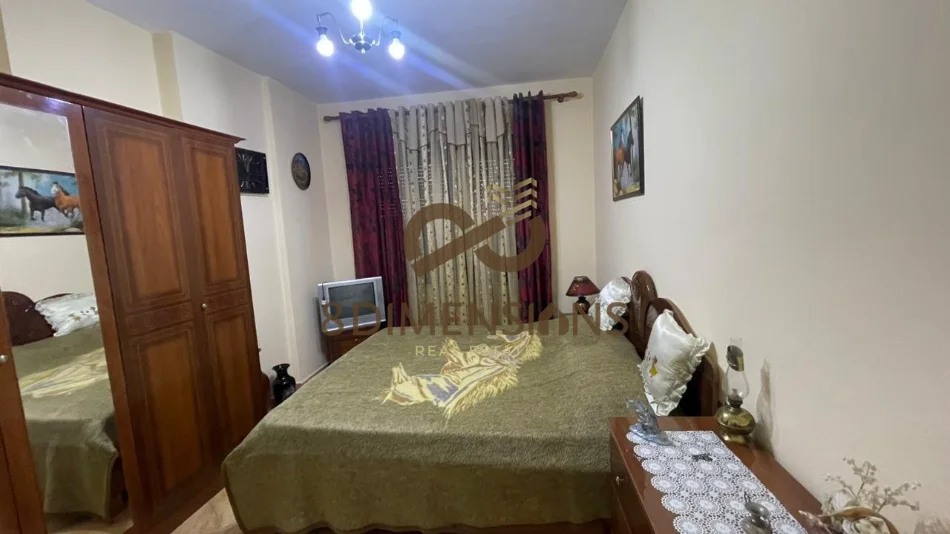 Tirane, jepet me qera apartament 2+1+Ballkon Kati 4, 80 m² 500 € (astir)