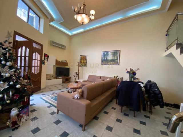 Tirane, jepet me qera Kati 3, 200 m² 1.500 Euro (Rruga e Durresit)