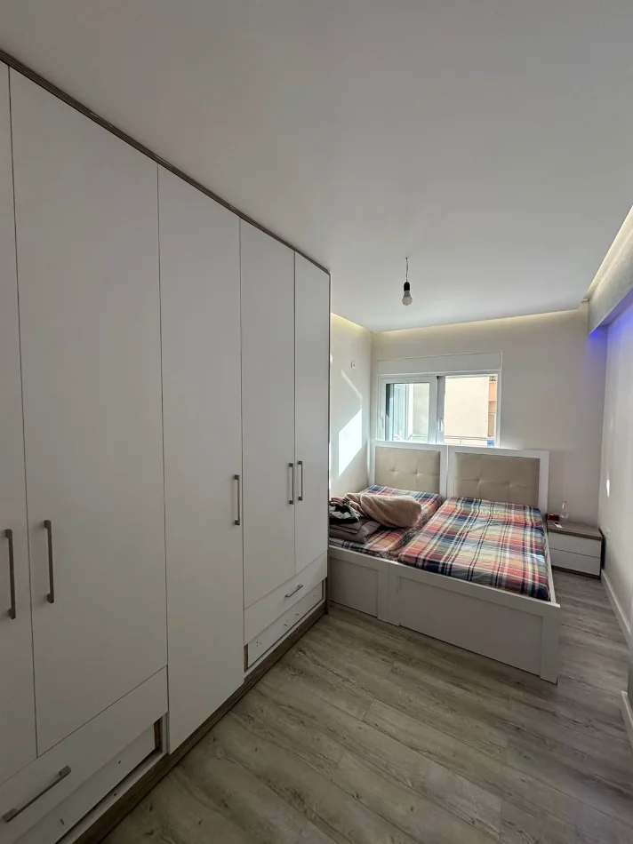 Tirane, shitet apartament 3+1 Kati 3, 127 m² 200.000 €