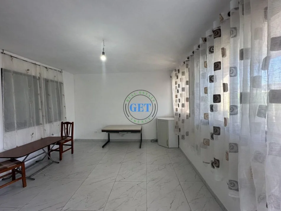Durres, jepet me qera apartament 2+1 Kati 1, 300 € (Shkozet, Durrës)