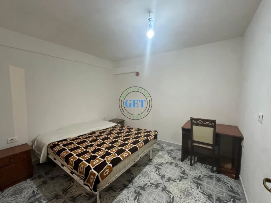 Durres, jepet me qera apartament 2+1 Kati 1, 300 € (Shkozet, Durrës)