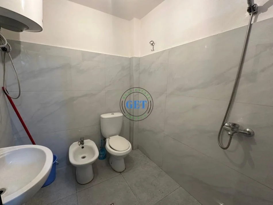 Durres, jepet me qera apartament 2+1 Kati 1, 300 € (Shkozet, Durrës)