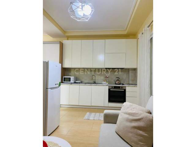 Tirane, jepet me qera apartament 440 Euro (liqeni i thate)