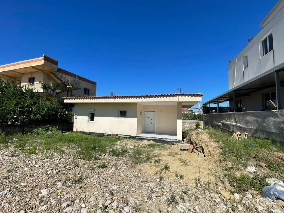 jap me qera shtepi private 5+3 -1 Katshe , 500 m²ne Valias  500 € per banim ose biznes