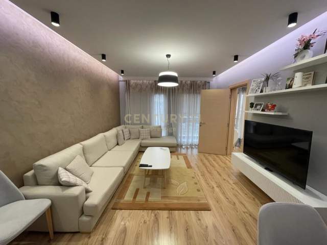 Tirane, jepet me qera apartament 2+1+BLK Kati 6, 115 m² 650 Euro (ALI DEM)