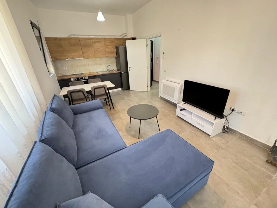 Tirane, jepet me qera apartament 1+1 Kati 1, 74 m² 500 € (Rruga kodra e diellit)