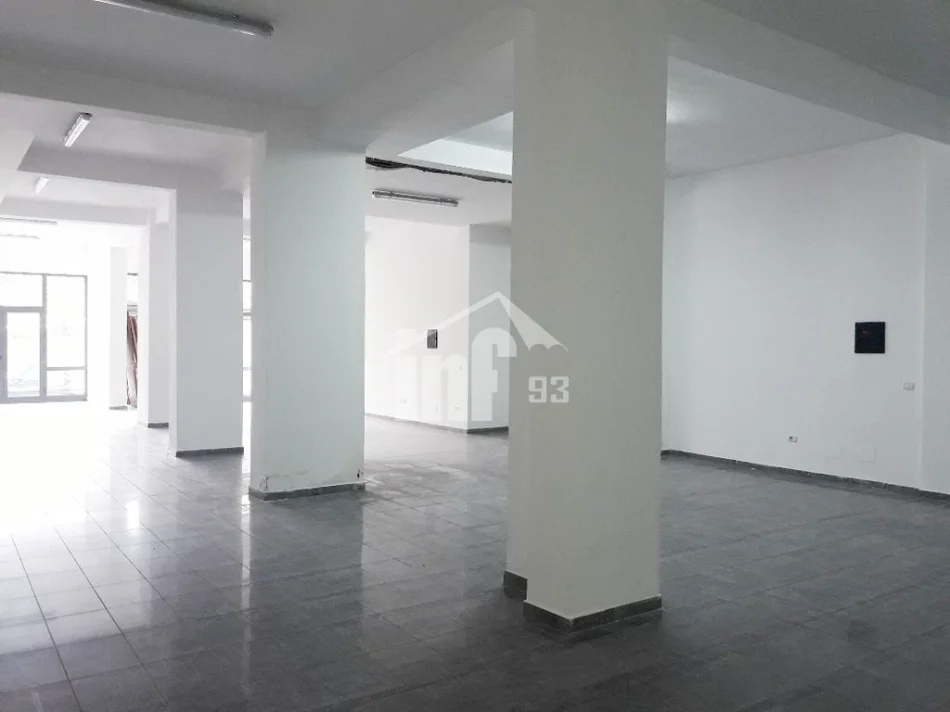 Tirane, shitet ambient biznesi Kati 0, 210 m² 250.000 € (PRANE SHKOLLES SE "KUQE", RRUGA "RIZA CEROVA")