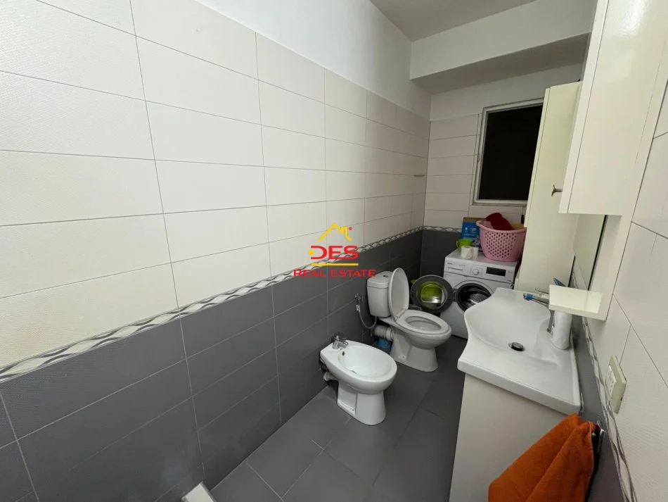 Vlore, shitet apartament 1+1+Ballkon Kati 3, 74 m² 119.000 € (Rruga Çajupi)