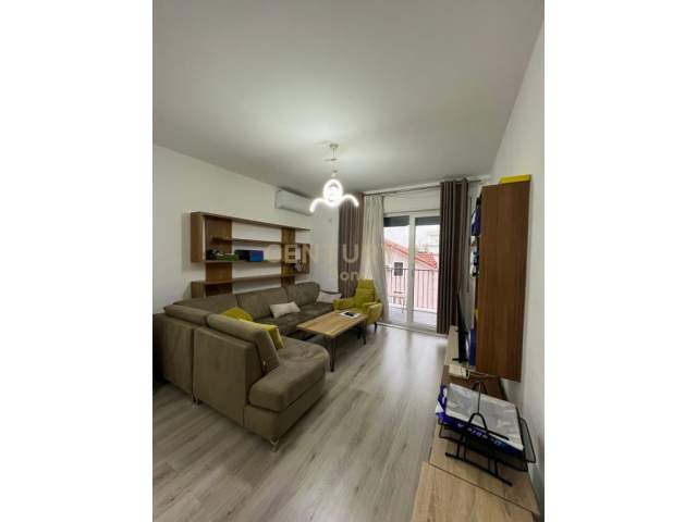 Tirane, jepet me qera apartament 3+1+BLK Kati 3, 700 Euro