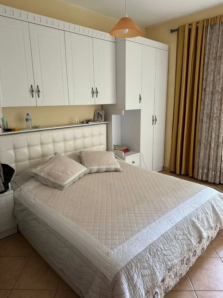 Tirane, jepet me qera apartament 2+1 Kati 5, 75 m² 450 € (Restorant Fresku)