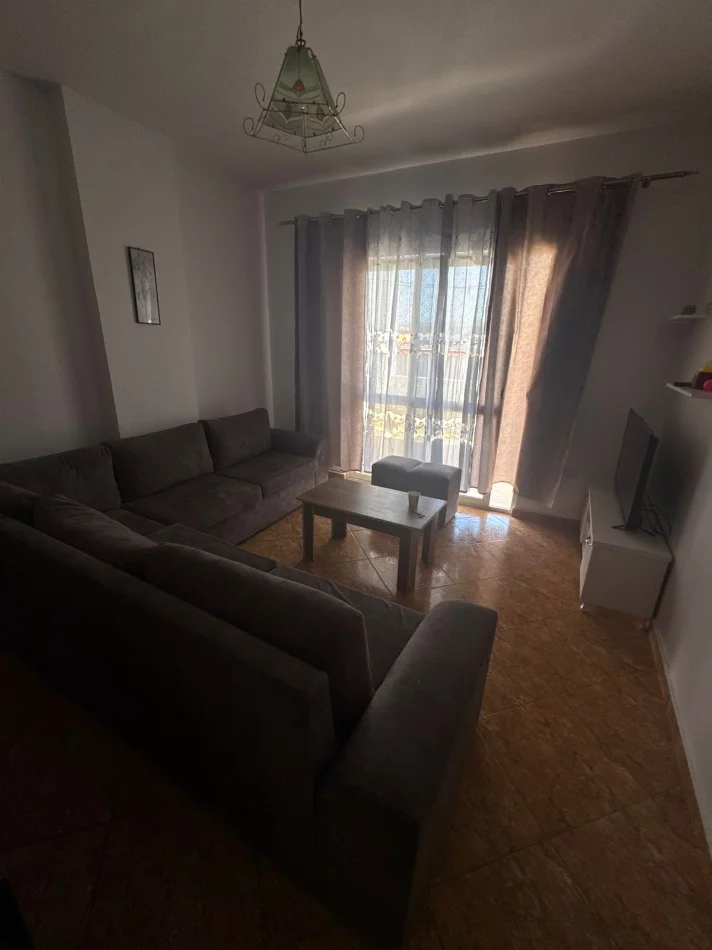 Tirane, jepet me qera apartament 2+1+Ballkon Kati 5, 80 m² 400 € (Fresk)