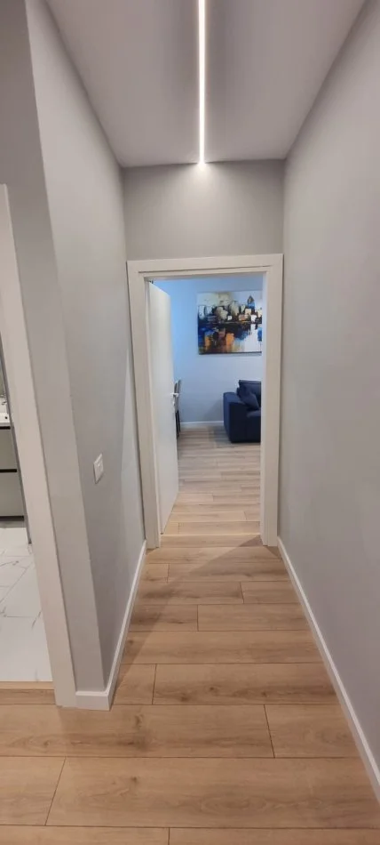 Tirane, jepet me qera apartament 2+1 Kati 4, 70 m² 600 € (Laprake)