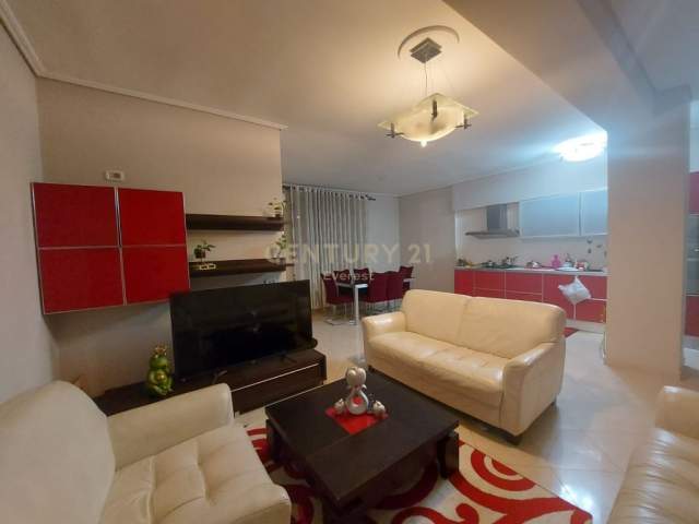 Tirane, shes apartament 2+1 Kati 1, 121.000 Euro (kodra e diellit)