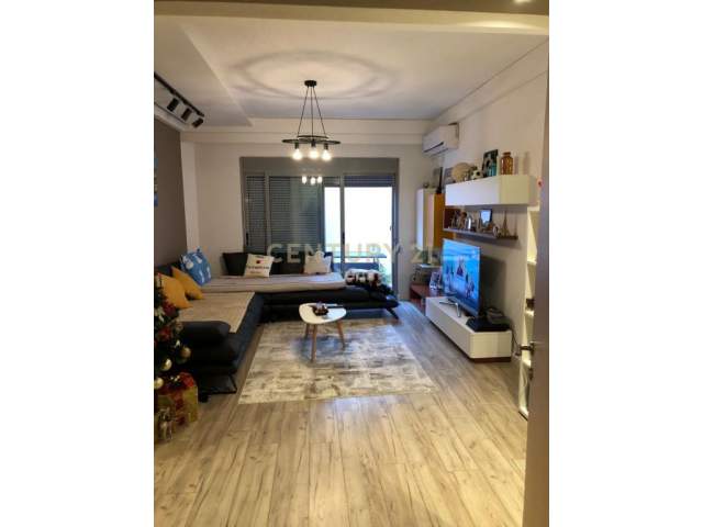 Tirane, shes apartament 1+1 120.000 Euro (liqeni i thate)