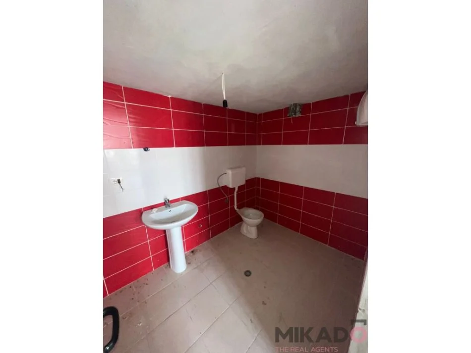 shitet , 78 m² 70.000 €