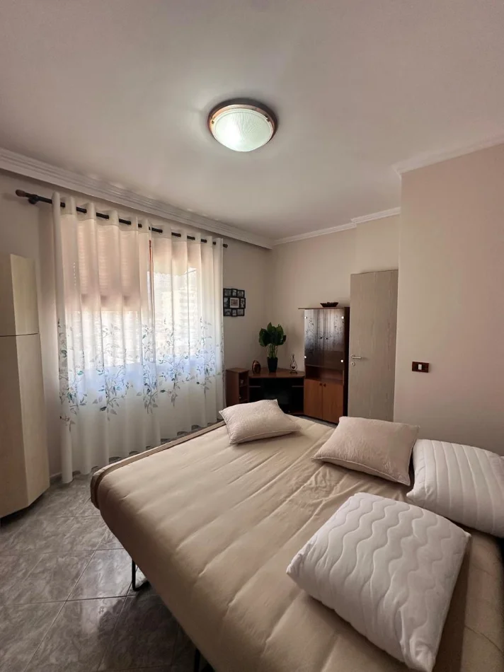 Tirane, jepet me qera apartament 1+1 Kati 6, (Rruga Muhamet Gjollesha)