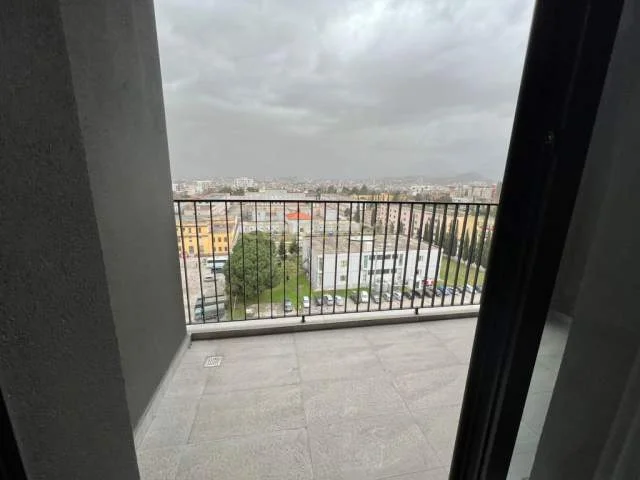 Tirane, jepet me qera apartament 1+1 Kati 9, 67 m² 400 Euro (Rruga Kongresi i Manastirit, Spitali QSUT (Nënë T)