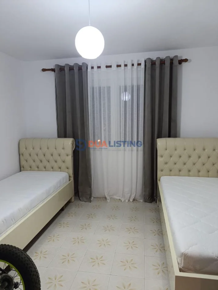 Tirane, jepet me qera apartament 2+1 , 75 m² 500 € (Kombinat)