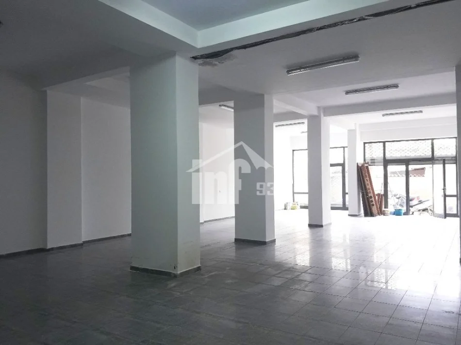 Tirane, shitet ambient biznesi Kati 0, 210 m² 250.000 € (PRANE SHKOLLES SE "KUQE", RRUGA "RIZA CEROVA")