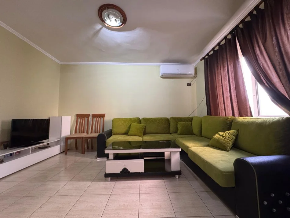Tirane, jepet me qera apartament 1+1 Kati 5, 60 m² 500 € (Rruga grigor heba)