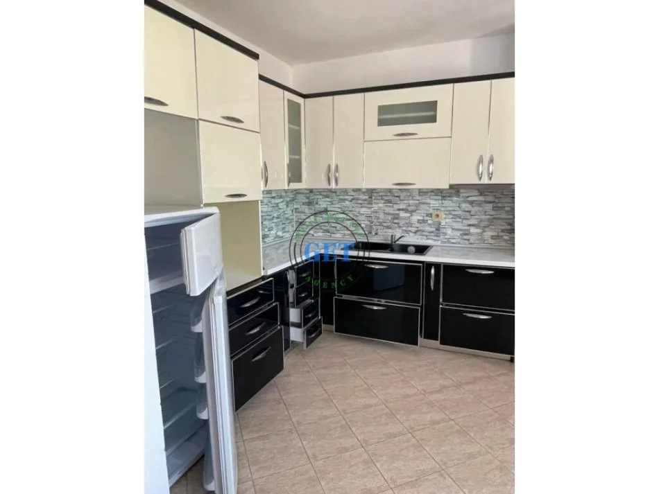 Durres, jepet me qera apartament 2+1 Kati 7, 90 m² 330 € (Muzeumi , Durres)
