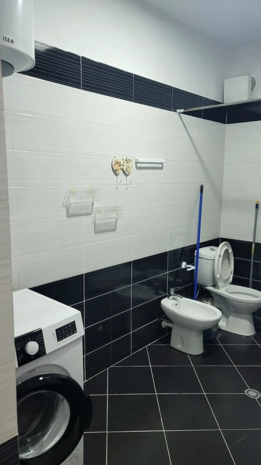 Tirane, jepet me qera apartament 1+1+Ballkon Kati 5, 70 m² 500 € (Astir)