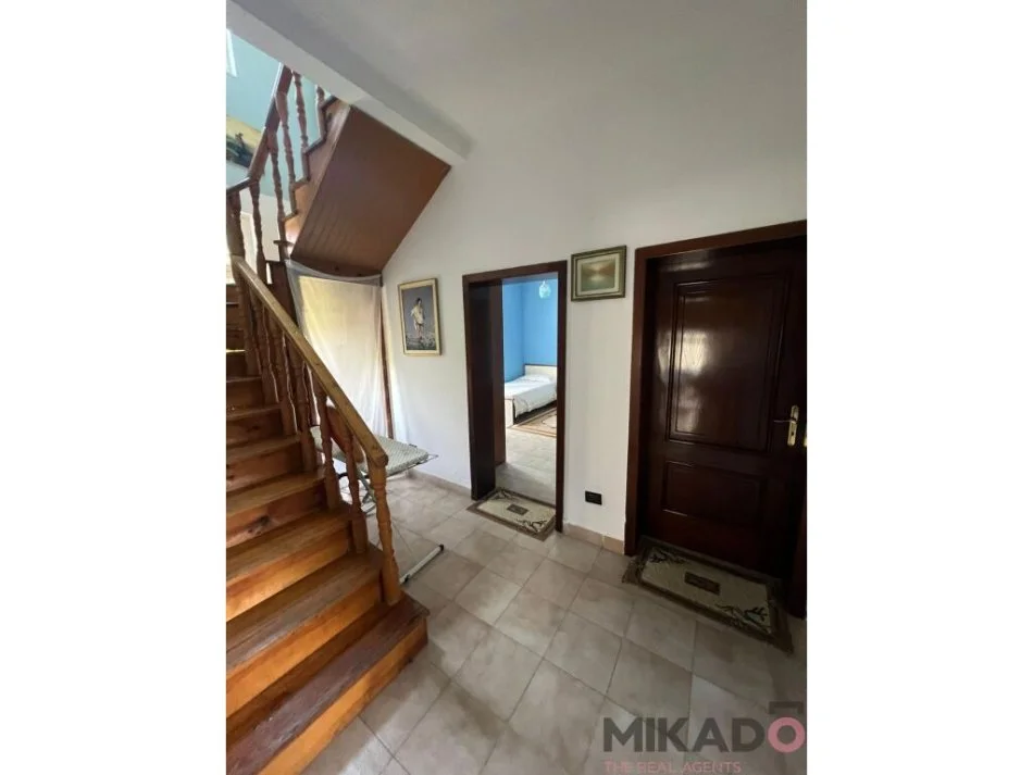 jepet me qera , 480 m² 400 €