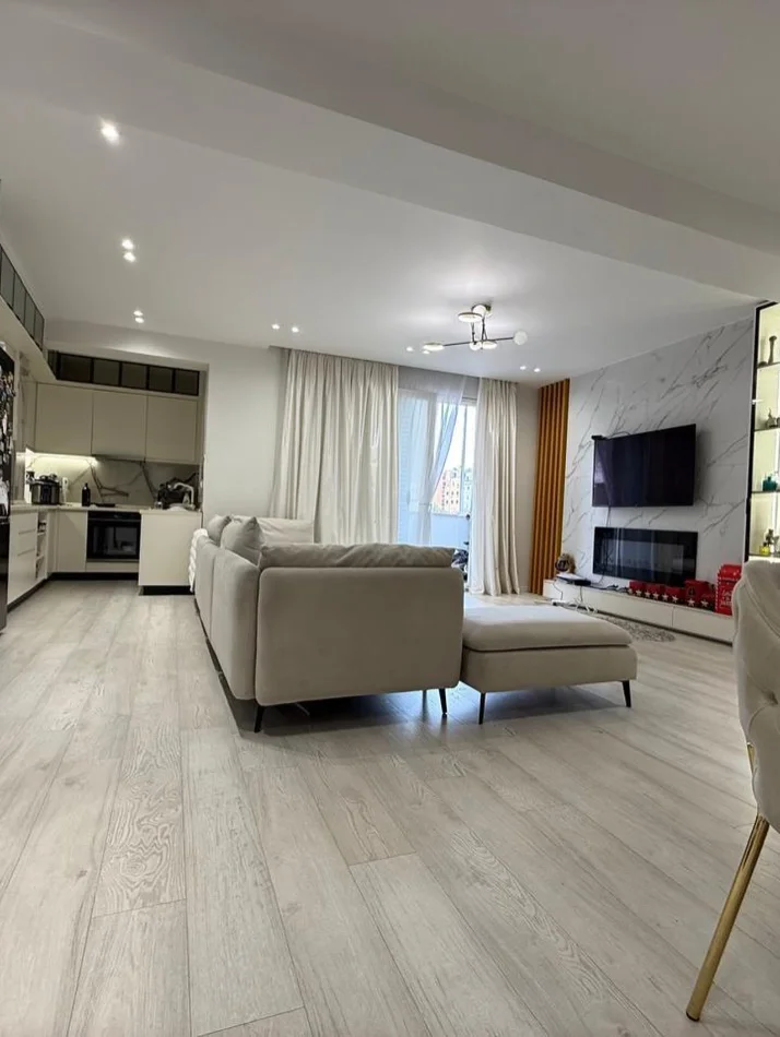 Tirane, shitet apartament 2+1 , 122 m² 378.000 € 