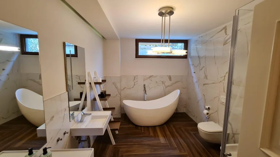 Tirane, shitet Vile 2 Katshe , 350 m² (Kompleksi Long Hill)