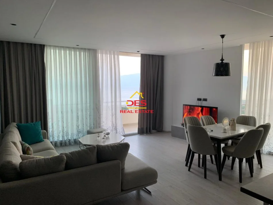 Vlore, jepet me qera apartament 2+1+Ballkon Kati 10, 90 m² 500 € (Rruga Irakli Pylli)