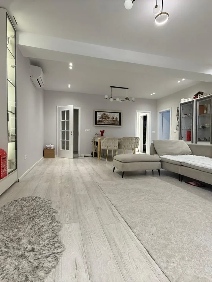 Tirane, shitet apartament 2+1 , 122 m² 378.000 € 