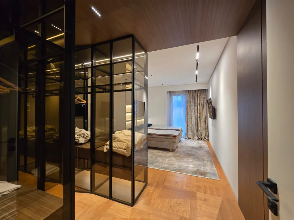 Tirane, shitet apartament 2+1+Ballkon , 213 m² (Rezidenca Lion Park)