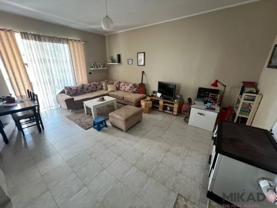 jepet me qera , 480 m² 400 €